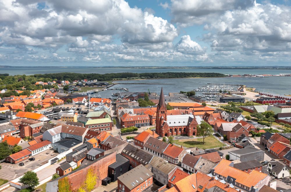 Rent construction machinery & aerial work platforms in Moers