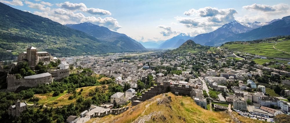 Rent aerial work platforms and construction machinery in Sion