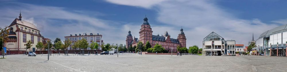 Arbeitsbühnen und Stapler in Aschaffenburg preiswert mieten
