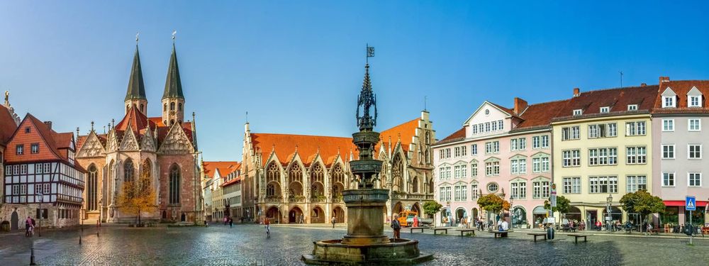 Arbeitsbühnen und Stapler in Braunschweig preiswert mieten