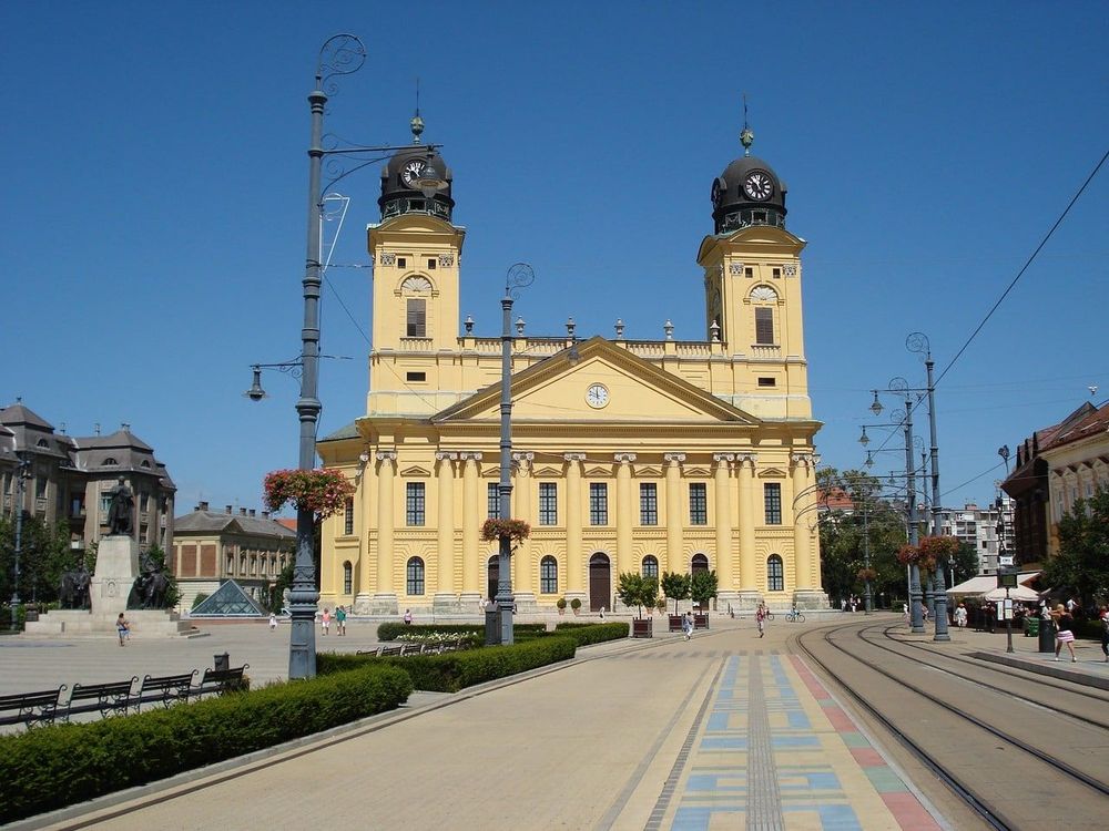Rent work platforms and forklifts in Debrecen at a reasonable price