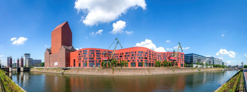 Arbeitsbühnen und Stapler in Duisburg preiswert mieten