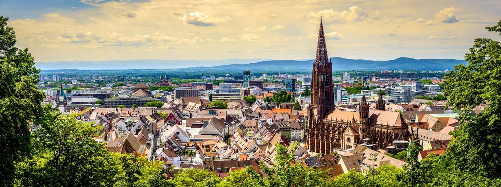 Arbeitsbühnen und Stapler in Freiburg im Breisgau preiswert mieten