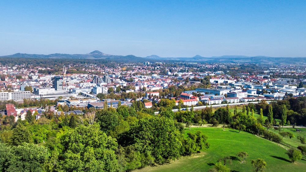 Arbeitsbühnen und Stapler in Göppingen preiswert mieten