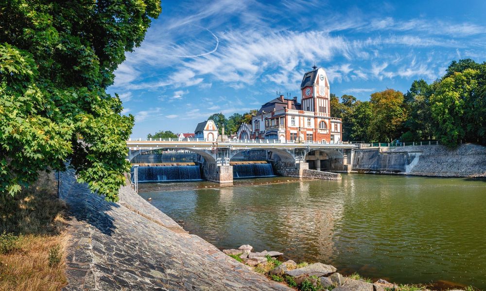 Arbeitsbühnen und Stapler in Hradec Kralove preiswert mieten