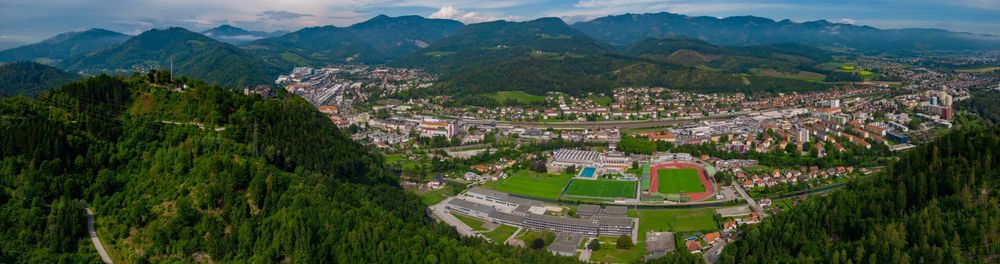Arbeitsbühnen und Stapler in Kapfenberg preiswert mieten