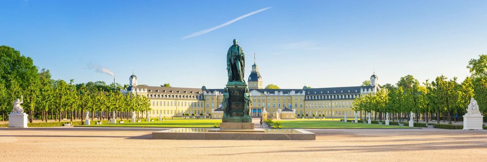 Arbeitsbühnen und Stapler in Karlsruhe preiswert mieten