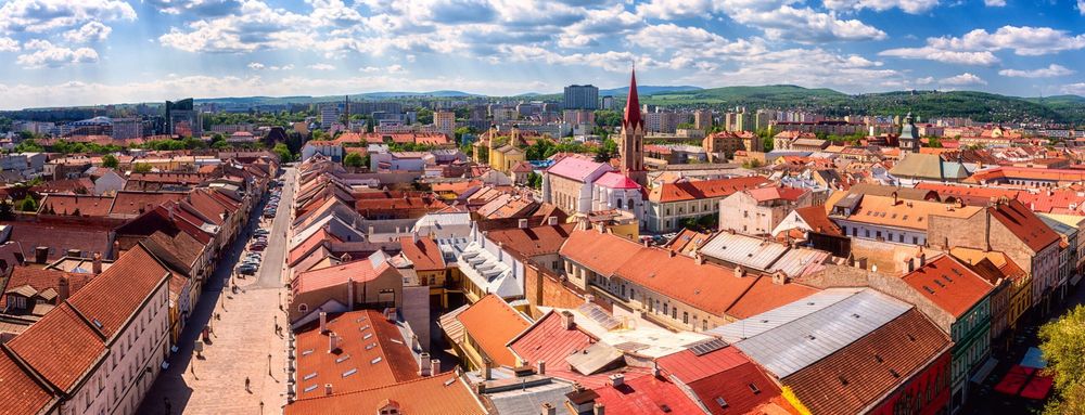 Arbeitsbühnen und Stapler in Kosice preiswert mieten