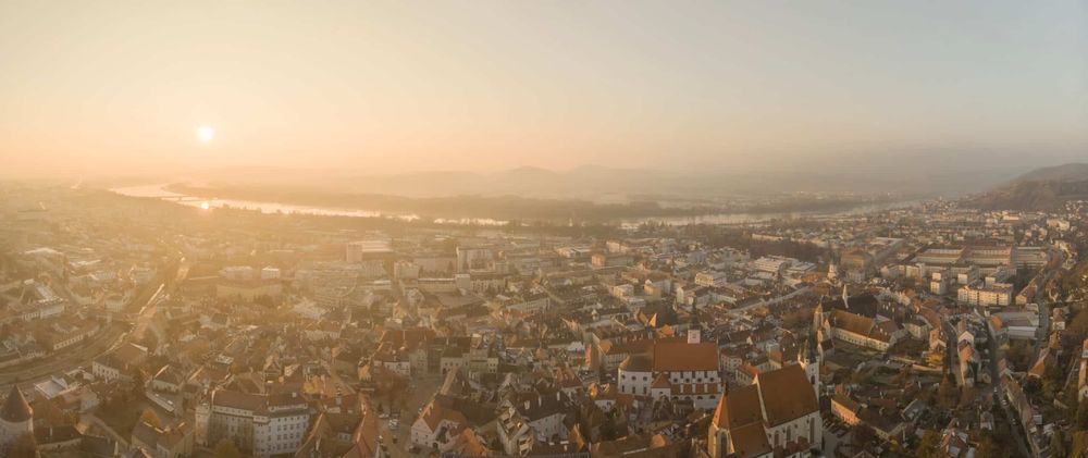 Arbeitsbühnen und Stapler in Krems an der Donau preiswert mieten