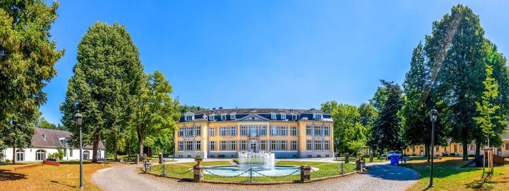 Arbeitsbühnen und Stapler in Leverkusen preiswert mieten