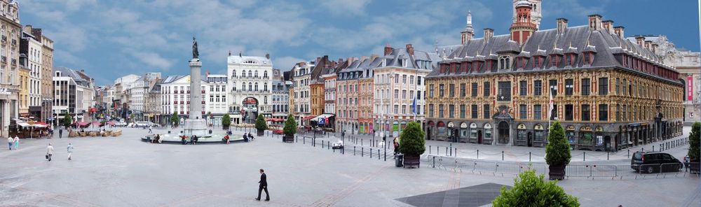 Arbeitsbühnen und Stapler in Lille preiswert mieten