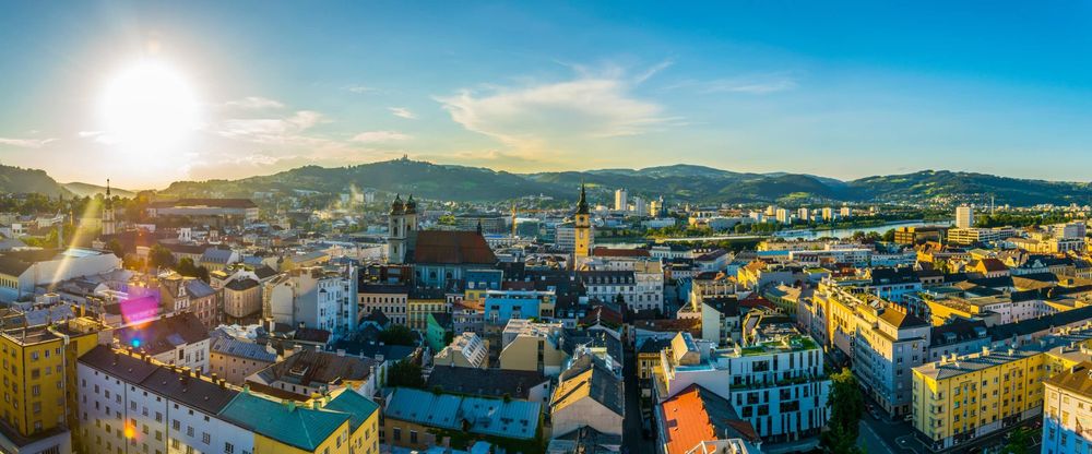 Arbeitsbühnen und Stapler in Linz preiswert mieten