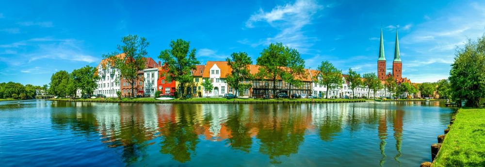 Arbeitsbühnen und Stapler in Lübeck preiswert mieten