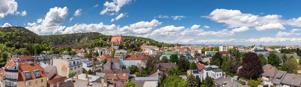Arbeitsbühnen und Stapler in Mödling preiswert mieten