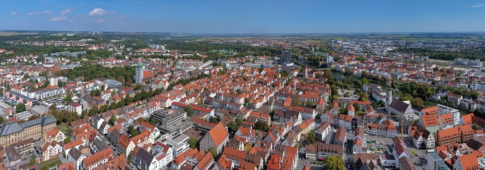 Arbeitsbühnen und Stapler in Neu-Ulm preiswert mieten