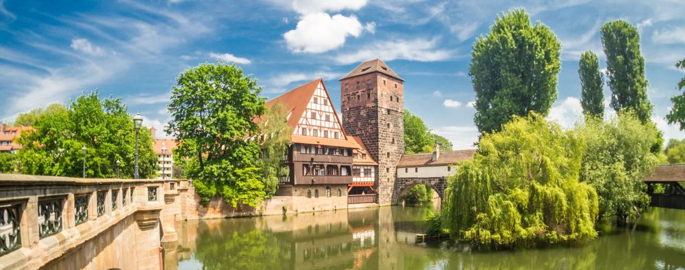 Rent work platforms and forklifts in Nuremberg at a reasonable price