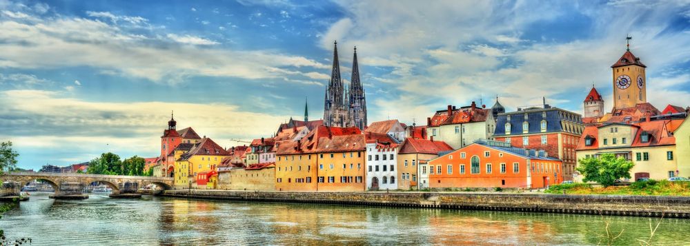 Arbeitsbühnen und Stapler in Regensburg preiswert mieten