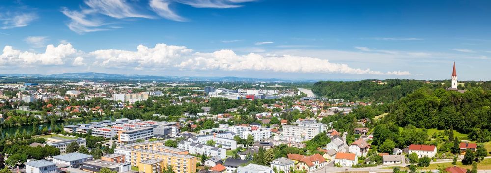 Rent work platforms and forklifts in Wels at a reasonable price
