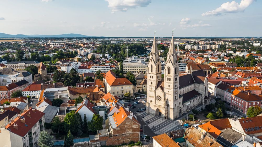 Arbeitsbühnen und Stapler in Wiener Neustadt preiswert mieten