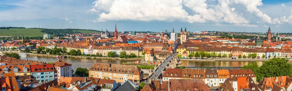Arbeitsbühnen und Stapler in Würzburg preiswert mieten