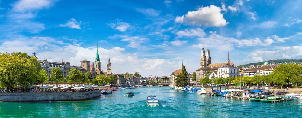 Arbeitsbühnen und Stapler in Zürich preiswert mieten