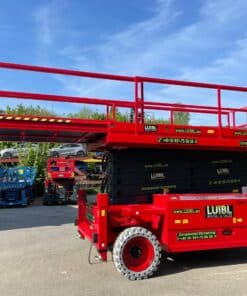 22 Meter Scherenbühne mit weiße Reifen Miete