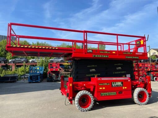 22 Meter Scherenbühne mit weiße Reifen Miete