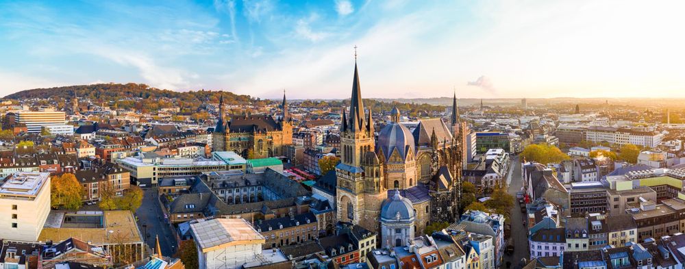 Arbeitsbühnen und Stapler in Aachen preiswert mieten